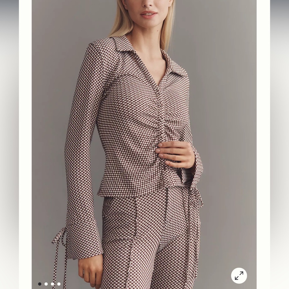 4SI3NNA Brown and White Ruched Button Blouse